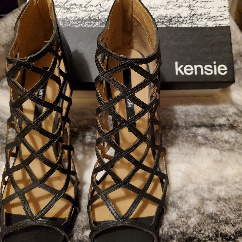 Kensie Sandals